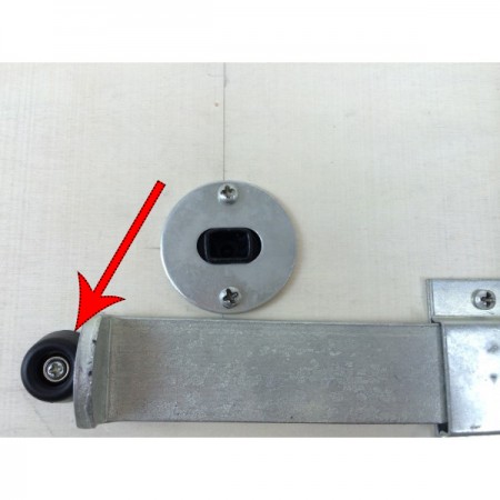 Découvrez le caoutchouc butée de mécanisme de table (référence DM9208) spécialement conçu pour les Volkswagen T2 Westfalia Bay Windows fabriqués entre 8/1973 et 7/1979. Ce caoutchouc assure l'arrêt du bras coulissant du mécanisme de la table pour empêcher